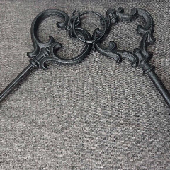 Victorian-Style Ornate Cast Iron Skeleton Keys – Decorative Vintage Pair - Picture 1 of 5
